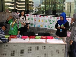 Jelang Hari Antikorupsi, Aktivis LSM Galang Cap Tangan di KPK