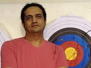 Penyair Ashraf Fayadh yang Dibui 8 Tahun Tulis Puisi untuk Ayahnya