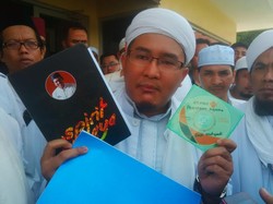 Diantar Anggota FPI, Syahid Joban Polisikan Bupati Purwakarta ke Polda Jabar