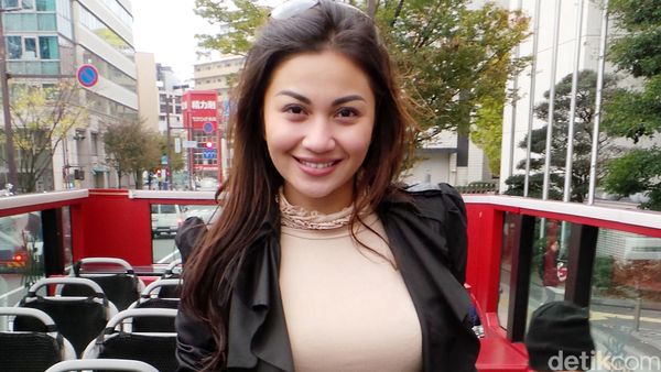 Begini Gaya Ariel Tatum Liburan di Jepang