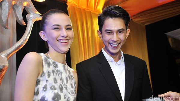 Bahagianya Pengantin Baru, Dahlia Poland dan Fandy Christian