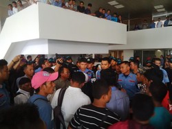 Belasan Orang Teriak-teriak di Gedung DPR, Protes Kisruh Freeport