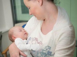 Idap Kondisi Genetik Langka, Sebuah Ciuman Bisa Bahayakan Nyawa Bayi Ini