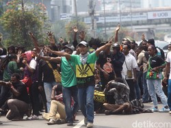 Begini Suasana Ricuh di HI Saat Pendemo dari Papua Dibubarkan Polisi