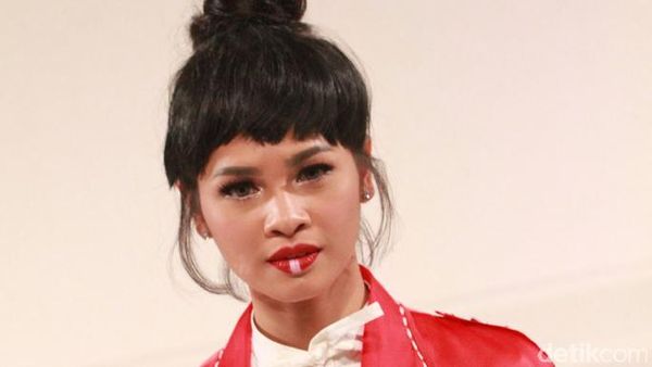 Lipstik Andien Nyentrik Banget