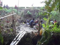 Tepis Hal Mistis, Air yang Menyembur dari Lahan Tandus Dipakai untuk Irigasi