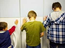 Sering Ingin Pipis di Musim Hujan? Jangan Ditahan Ya