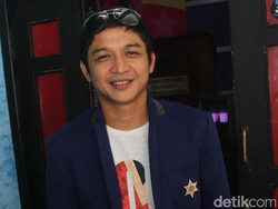 Kata Pasha Soal Foto Mirip Dirinya Mesra dengan Angel Karamoy