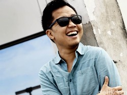 Sandy Sandoro Sudah Nantikan Konser Bryan Adams Sejak Lama