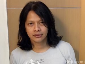 Pesan Armand Maulana ke Putrinya untuk Selalu Baca Al-Quran Pesan Armand Maulana ke Putrinya untuk Selalu Baca Al-Quran