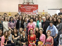 Dan Keroncong Pun Menggema di Sekolah Hongaria