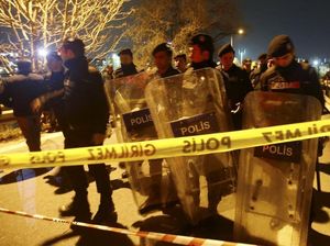 Bom Bunuh Diri Meledak di Kafe Irak, 20 Orang Tewas