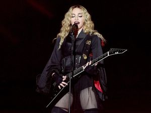 5 Hal yang Kamu Harus Tahu soal Biopik Madonna 5 Hal yang Kamu Harus Tahu soal Biopik Madonna