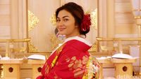 Kirei! Ariel Tatum Anggun Berkimono di Jepang