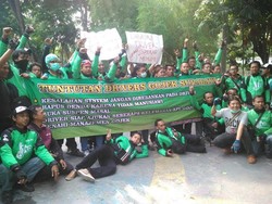 Ratusan Driver Go-Jek Surabaya Demo, Tolak Dikambinghitamkan