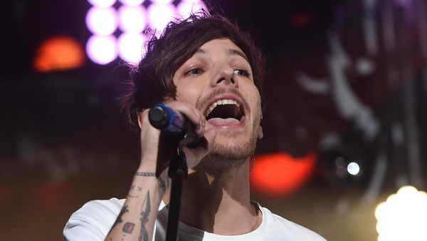 Serunya Louis Tomlinson Eks One Direction, Saat Ngopi dan Sarapan