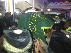 Salawat Sambut Jenazah Slamet Effendy di Ponpes Al-Azahry, Dimakamkan Setelah Isya