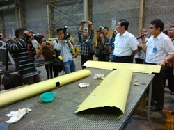 Luhut Sambangi PT DI Tengok Produksi Helikopter, Mau Pesan Buat Jokowi?