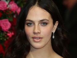 Kenalan dengan Jessica Brown Findlay, Si Cantik Berwajah Klasik