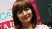 New Hair! Dewi Rezer Cantik Berponi
