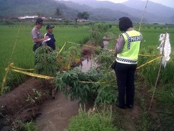 Tega! Ende Bunuh dan Buang Mayat Pacarnya yang Hamil di Selokan