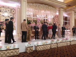 Sekjen PDIP Kondangan ke Pernikahan Putri Novanto