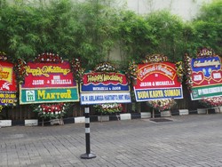 Karangan Bunga di Hajatan Novanto: Dari Puan Hingga Wakil Jaksa Agung