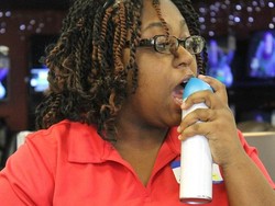 Kenalkan Evelyn, Wanita yang Gemar Makan Pengharum Ruangan