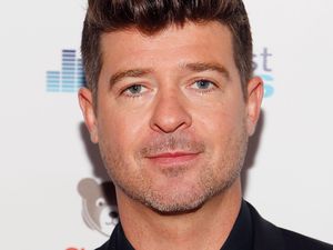 Robin Thicke Lakukan Pelecehan Seksual Saat Syuting