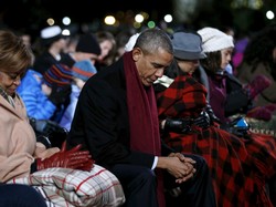 Nyalakan Pohon Natal, Obama Berdukacita untuk Korban Penembakan California