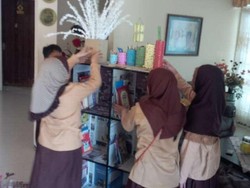 Siswa SD di Makassar ini Buat Perpustakaan dan Mengelolanya Sendiri