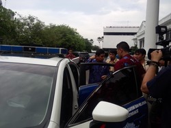 Gaya Menpan Yuddy Naik Mobil Patwal Saat Buru-buru Rapat di Istana