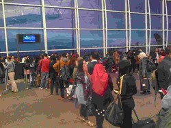 Cathay Pacific CX 781 Gangguan Mesin, Penumpang Diinapkan di Hotel di Hong Kong