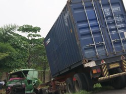 Ada Kecelakaan Truk Trailer di Tol Cikampek, Macet Parah 24 Km