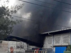 Pabrik Busa di Bekasi Terbakar