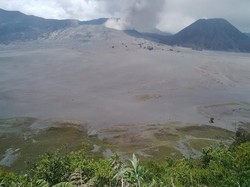 Bromo Siaga, Warga Suku Tengger Tetap Bekerja Tak Terpengaruh