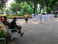 Geliat Taman Suropati di Tengah Padatnya Kota Jakarta