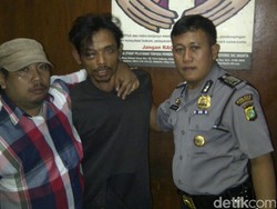 Rampas HP Milik ABG, Pemuda Ini Babak Belur Dihajar Massa