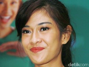 Janjian Kencan, Cara Dian Sastrowardoyo Agar Tetap Harmonis dengan Suami