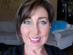 Derita Anne yang Implan Payudaranya Berjamur dan Pecah