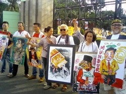 Seniman Datangi DPR, Bawa Lukisan Minta Novanto Mundur