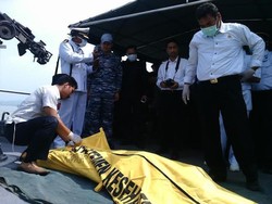 Mayat Tak Beridentitas Ditemukan Mengambang di Perairan Gresik