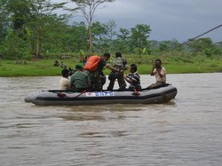 Demi Nyoblos di Pilkada, Warga di Purbalingga Harus Seberangi Sungai
