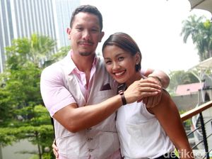 8 Tahun Menikah, Apa Alasan Melanie Gugat Cerai Angga Maliq & DEssentials? 8 Tahun Menikah, Apa Alasan Melanie Gugat Cerai Angga Maliq & DEssentials?