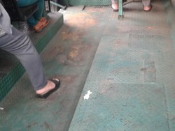 Reyot dan Kursi Dicopot, Begini Kondisi Metromini di Jalan Protokol Ibukota