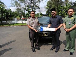 Pemkot Bandung Serahkan 12 Mobil Operasional ke Polrestabes