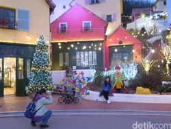 Pura-pura Jadi Kim Soo Hyun, Jun Ji Hyun dan Running Man di Petite France Korea