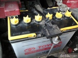 Aki Mobil Gembung, Apa Penyebabnya?