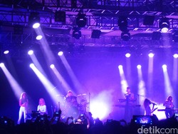 Teriakan ABG Buka Konser Clean Bandit Jakarta