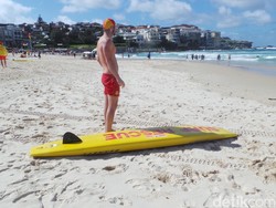 Melihat Baywatch di Pantai Bondi Sydney
